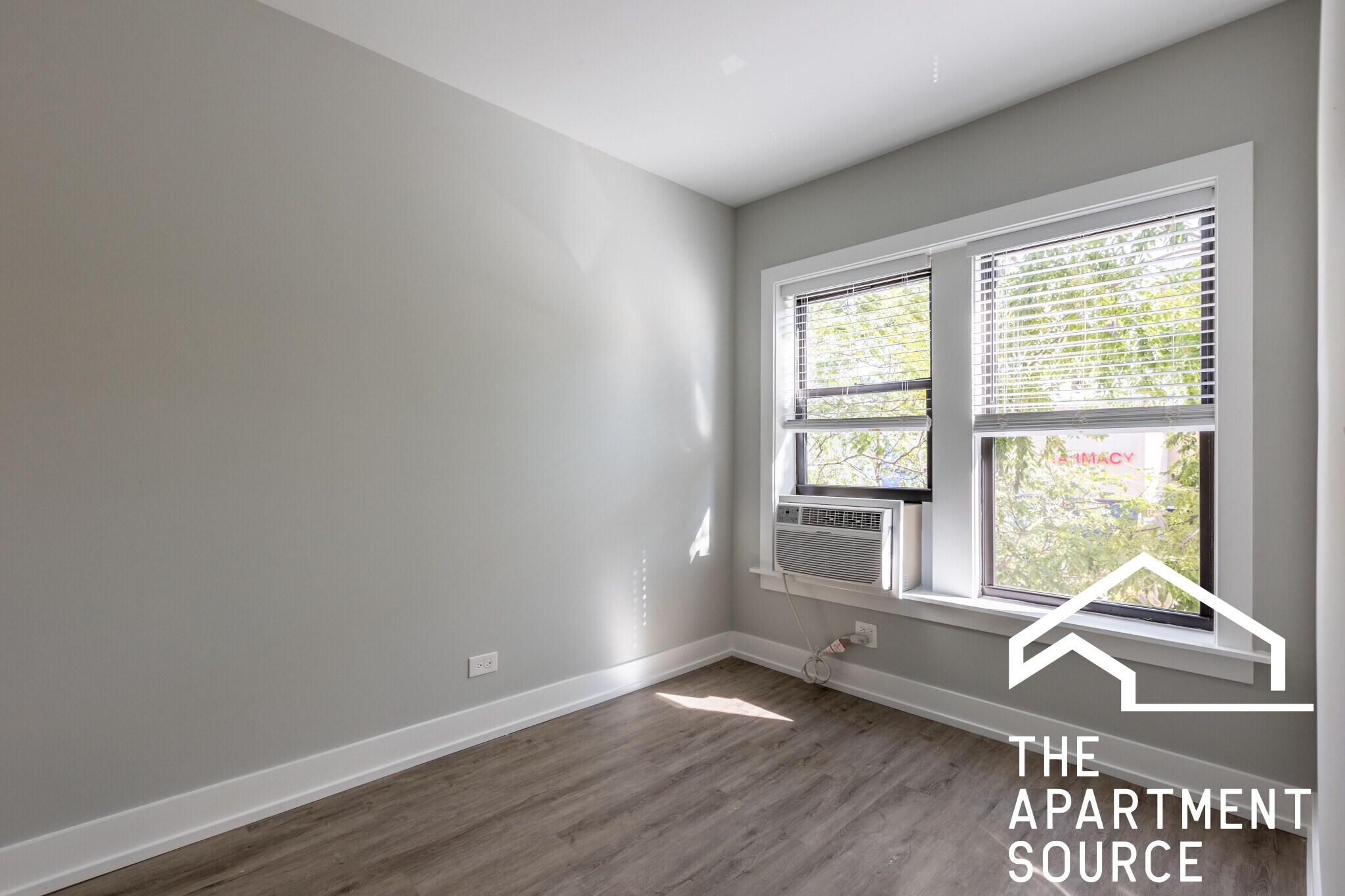 Building Photo - 703 W Brompton Ave