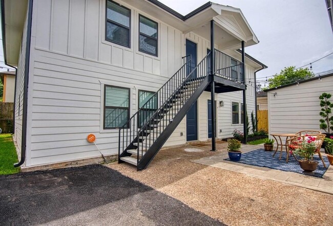 Primary Photo - 2212 Rosewood St