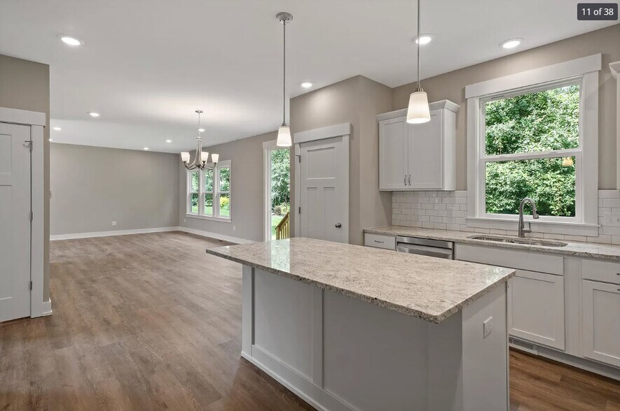 Building Photo - 5453 W Heathwood Dr SE