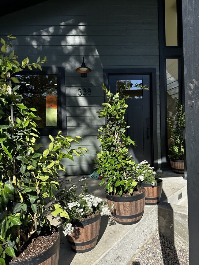 Building Photo - Beautifully Remodeled 4 Bedroom Home