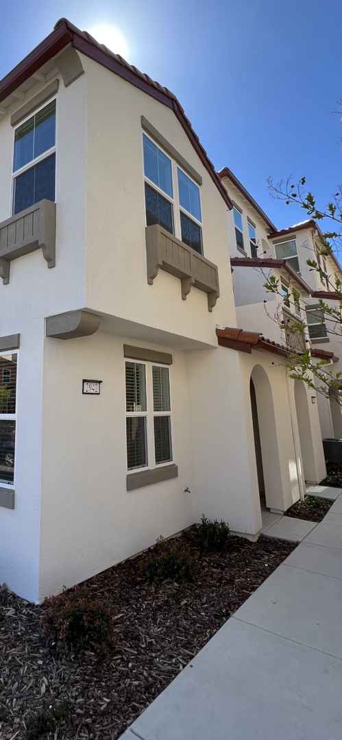 Building Photo - Provence Townhome - Natomas