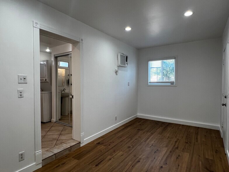 Building Photo - 4833 Cartwright Ave