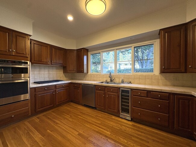 Building Photo - Beautiful Home in Crescent park, Palo Alto available now.