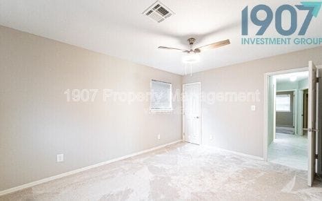 Building Photo - 1611 Pinewood Dr