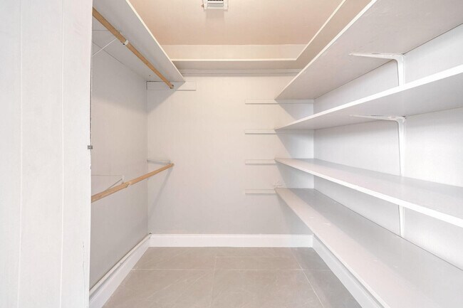 Building Photo - 3147 Naylor Terrace