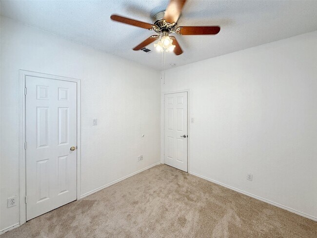 Building Photo - 6717 Smallwood Dr