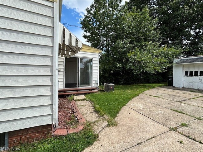 Building Photo - 12324 Willard Ave