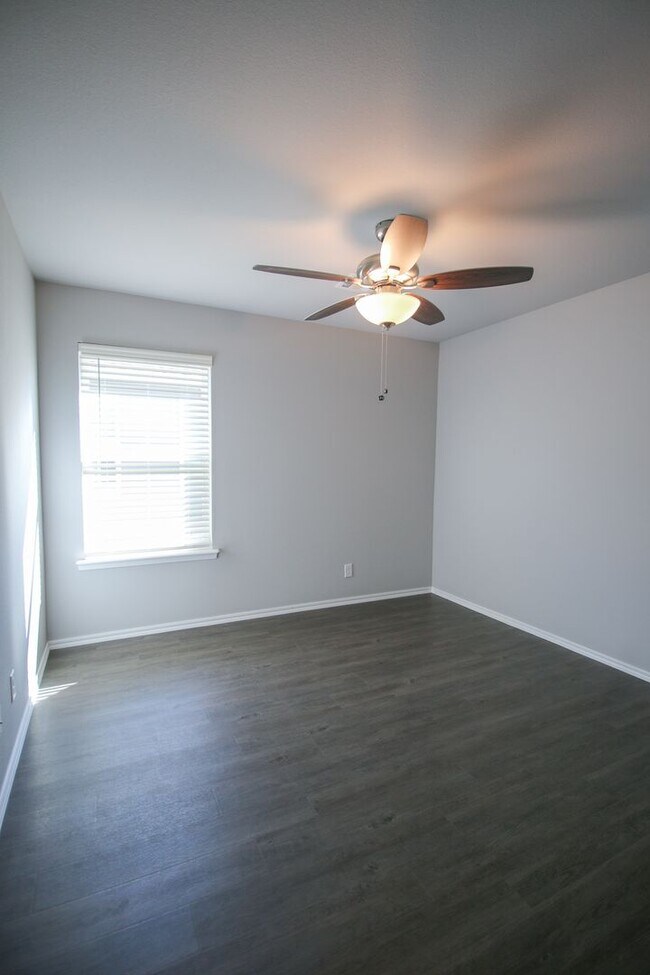 Building Photo - 5309 S Nassau Ave