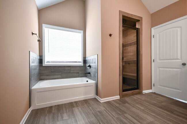 Building Photo - Pet Friendly Four Bedroom!
