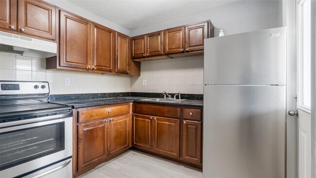 Building Photo - 626 SW 14th Ave