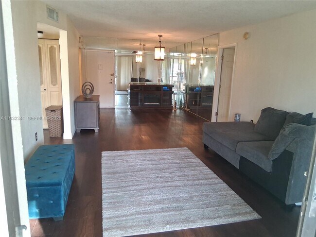 Building Photo - 1000 St Charles Pl