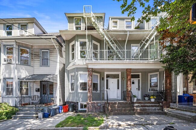 Building Photo - 44 Highwood Terrace