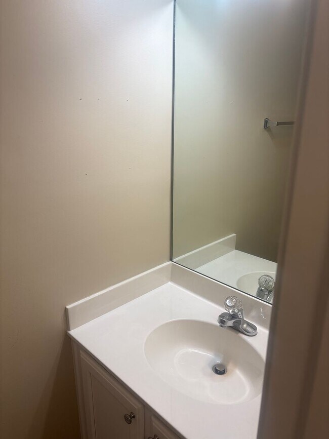 Building Photo - This beautiful 4 bedroom, 3.5 bath home in the highly sought-after Mill Creek neighborhood has it...