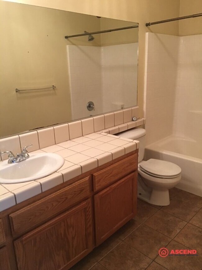 Building Photo - Amazing 5 Bedroom Home In Southwest!