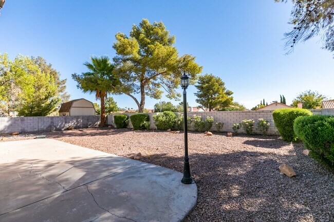 Building Photo - 8392 Gresham Dr