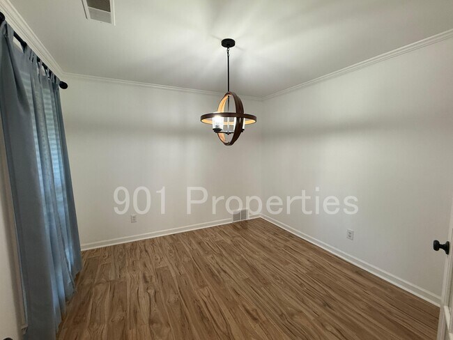 Building Photo - 1602 Bubbling Brook Dr