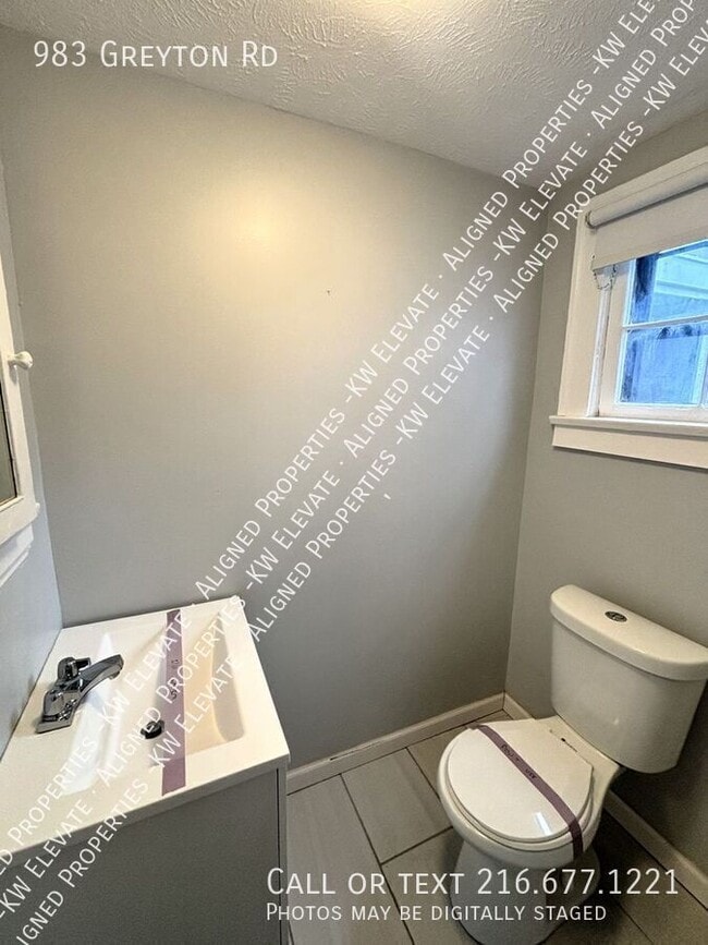 Building Photo - 983 Greyton Rd