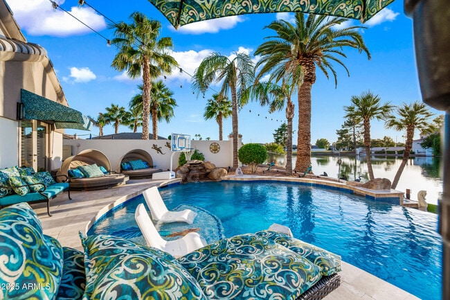 Building Photo - 1817 E Willow Tree Ct