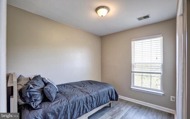 Building Photo - 102 Cagney Terrace SE