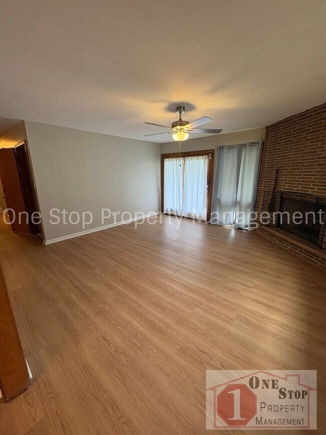 Building Photo - The Perfect 3 bedroom/2 bathroom home in Independence!