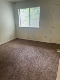 Building Photo - Two Bedroom, Two Bathroom Florida Rd Apt with Convenient Location!