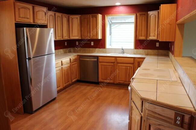 Building Photo - Historic Midtown Bend Gem with Detached St...