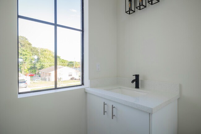 Building Photo - 18020 SW 103rd Ave