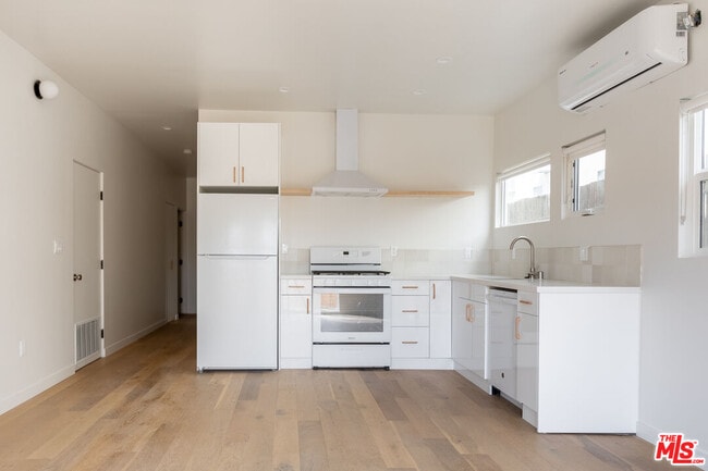 Building Photo - 3611 Bellevue Ave