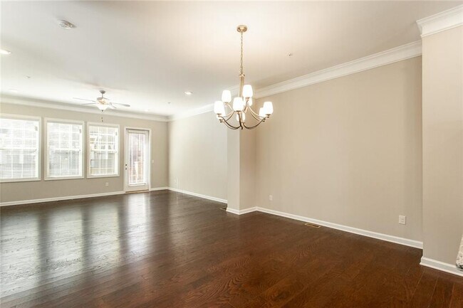 Building Photo - 335 Beacons Pl