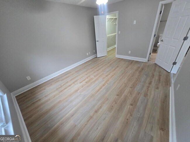 Building Photo - 2205 Santa Fe Pkwy