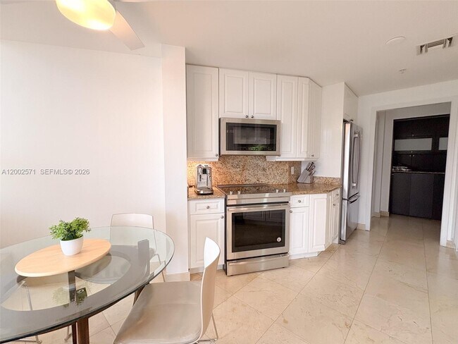 Building Photo - 848 Brickell Key Dr