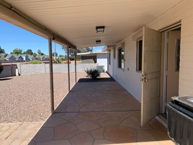 Building Photo - Beautifully Updated  2 Bed - 2 Bath Home in 55 Plus Community in Sunland Village - Mesa, AZ