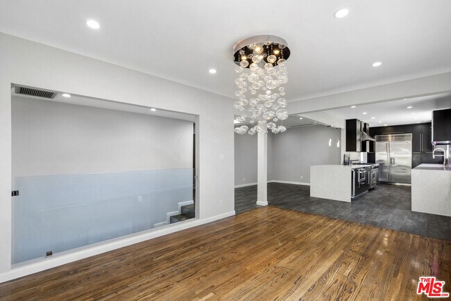 Building Photo - 3084 St George St