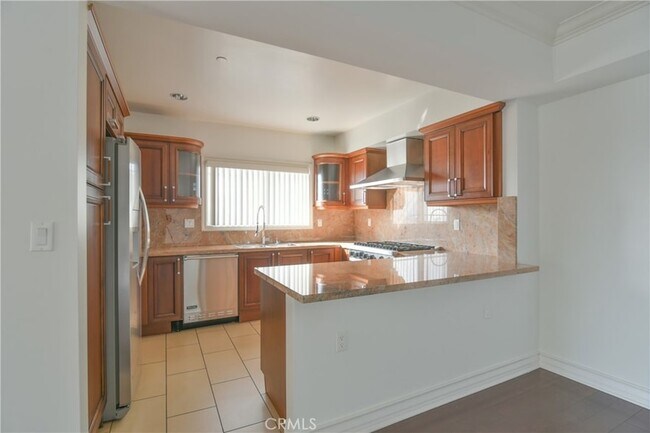 Building Photo - 11911 Mayfield Ave