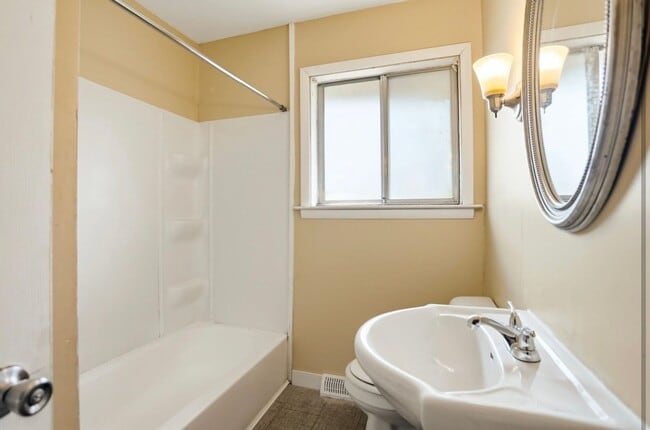 Building Photo - Freshly Renovated 3-Bedroom Home – Move-In Ready with Modern Updates!