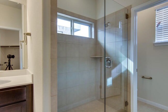 Building Photo - 3240 E Whitestone Blvd