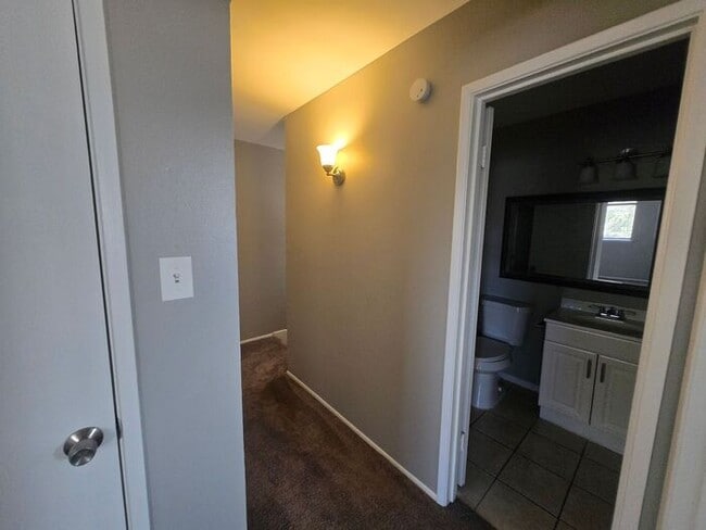 Building Photo - Spacious in Carrollton