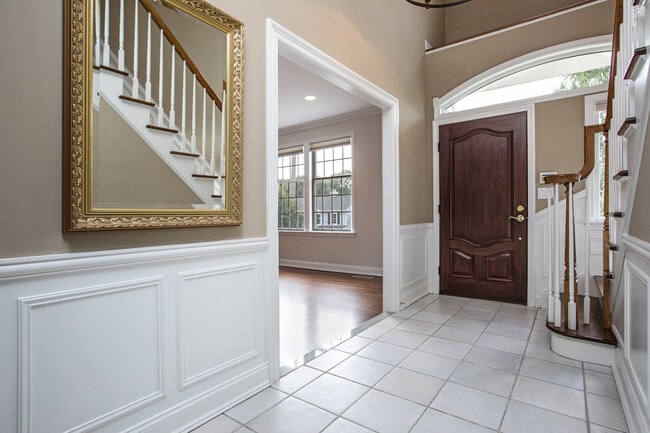 Building Photo - 423 English Pl