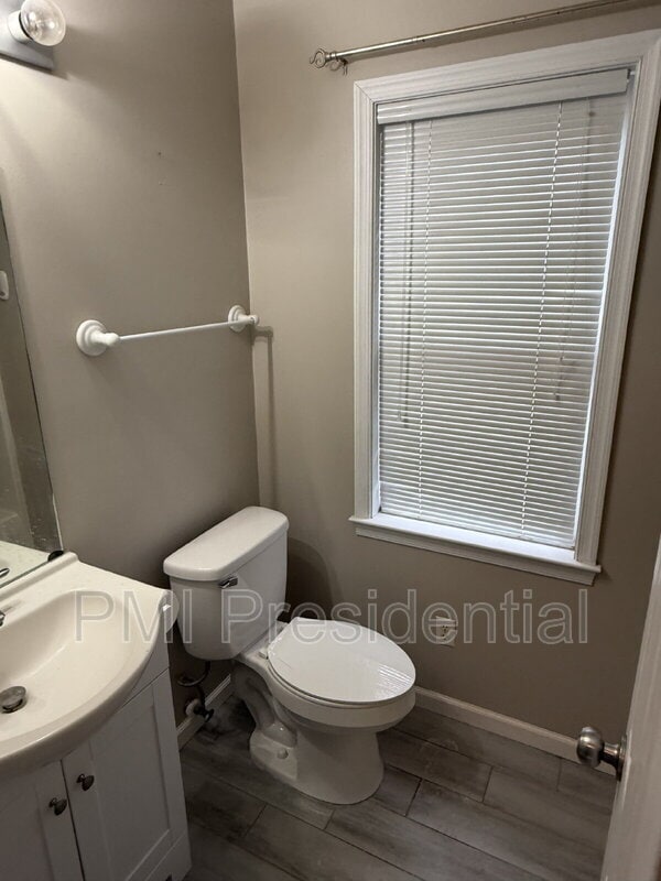 Building Photo - 1218 Ryanwood Ct