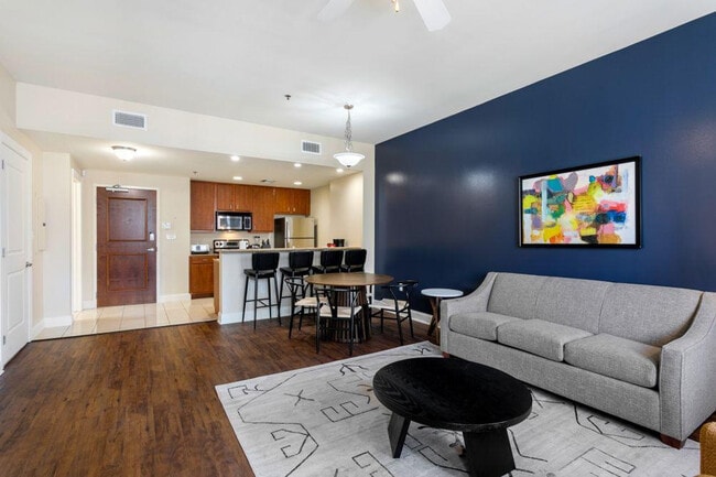 Building Photo - 925 Common St