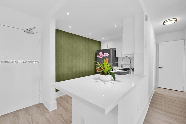 Building Photo - 2201 Brickell Ave