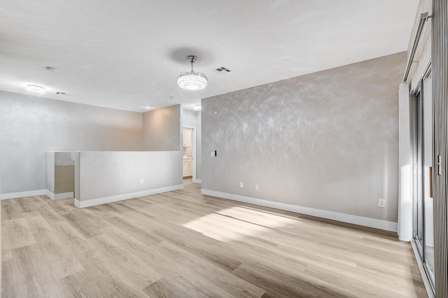 Building Photo - 1713 Sky of Red Dr