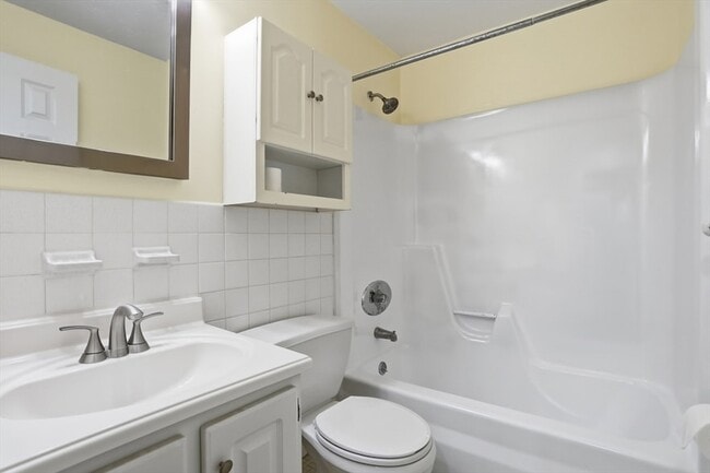 Building Photo - 209 Great Rd