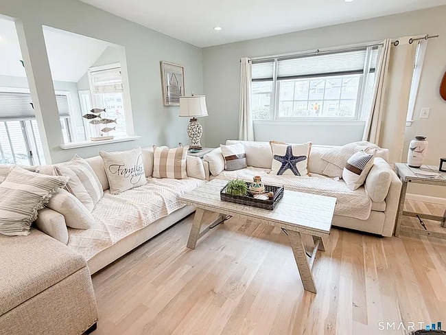 Building Photo - Fully renovated home just steps from the beach!
