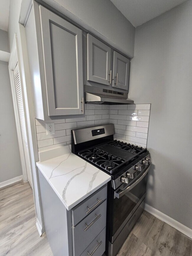 Interior Photo - 5024 FT TOTTEN DR NE