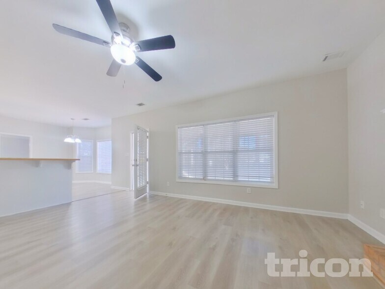 Building Photo - 890 Georgian Hills Dr