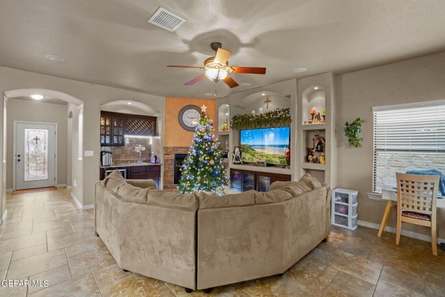 Building Photo - 3845 Tierra Campa Dr