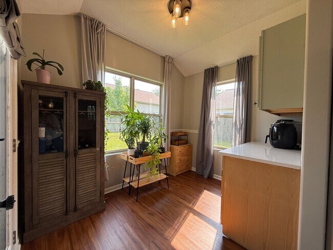 Building Photo - Experience Bright Living in This Stunning ...