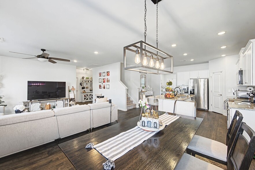 Building Photo - 2784 Nottingham Dr