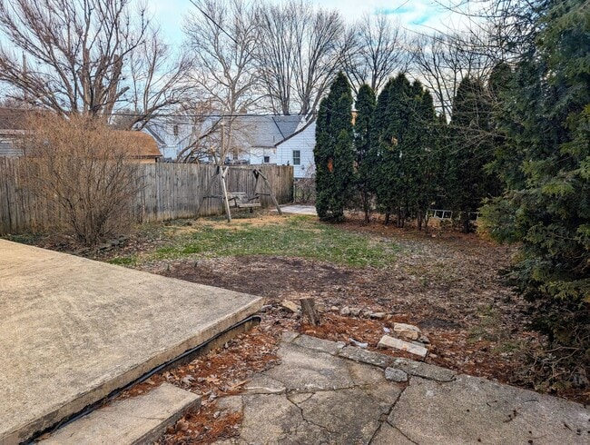 Building Photo - Adorable Belmont Home with Basement - AVAILABLE NOW!